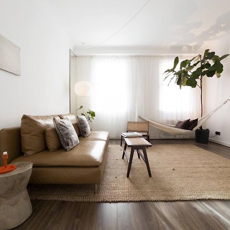 Tranquil Oasis W 100Inch Cinema & Hammock, By The Design Traveller Appartement Londen Buitenkant foto