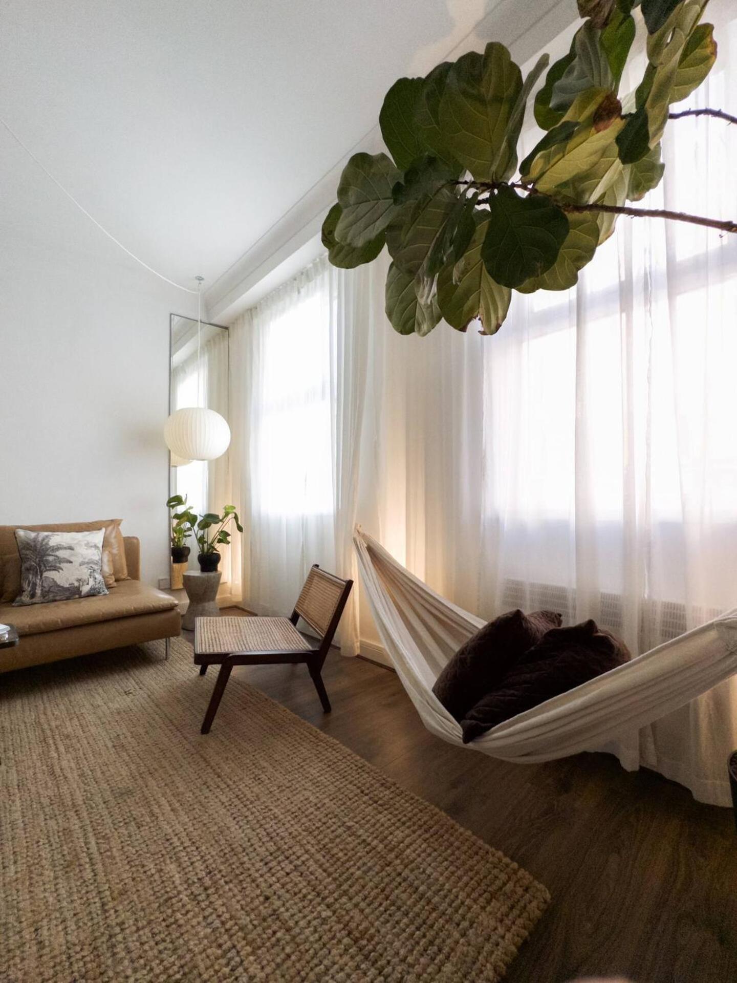 Tranquil Oasis W 100Inch Cinema & Hammock, By The Design Traveller Appartement Londen Buitenkant foto