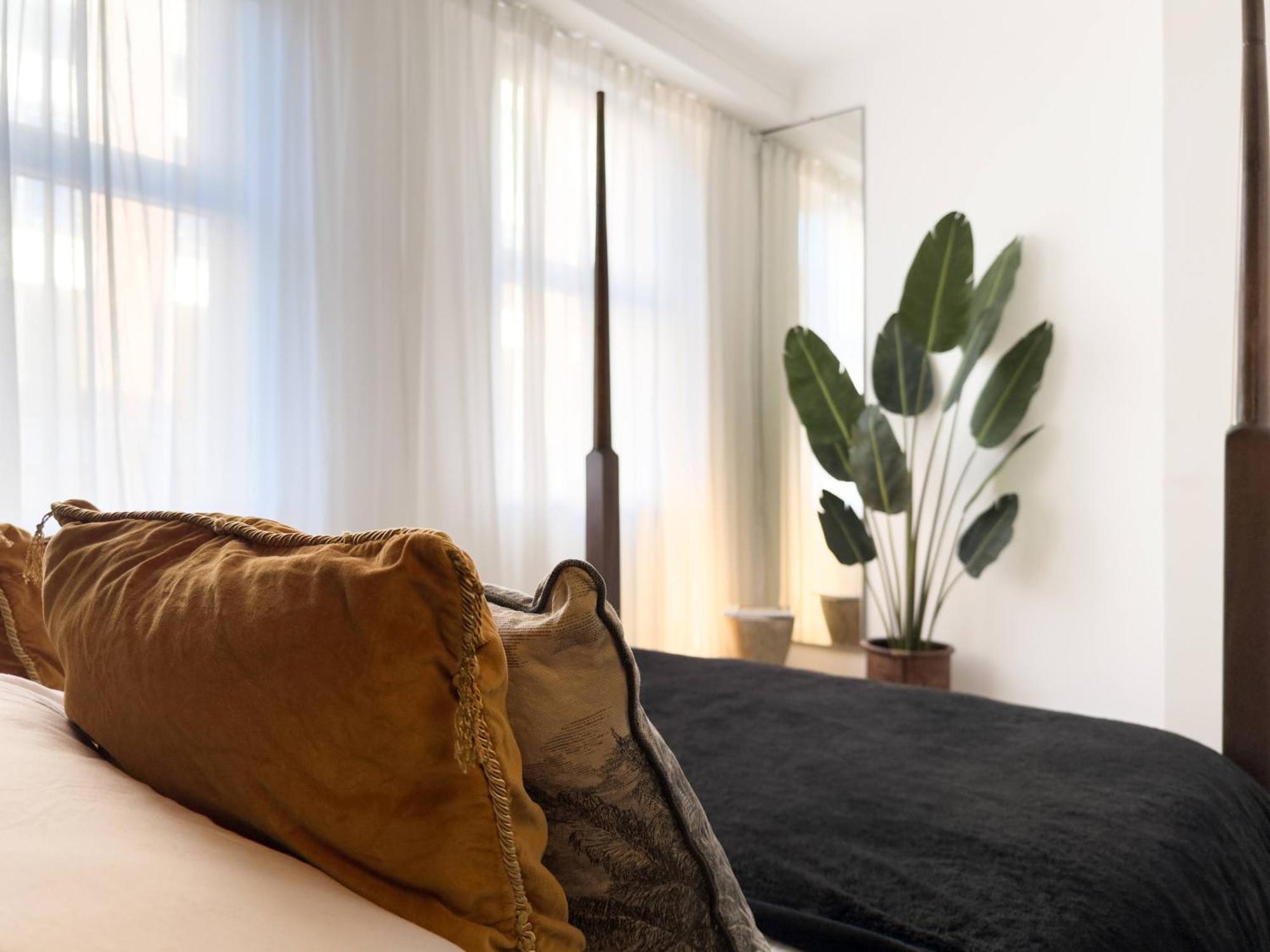 Tranquil Oasis W 100Inch Cinema & Hammock, By The Design Traveller Appartement Londen Buitenkant foto