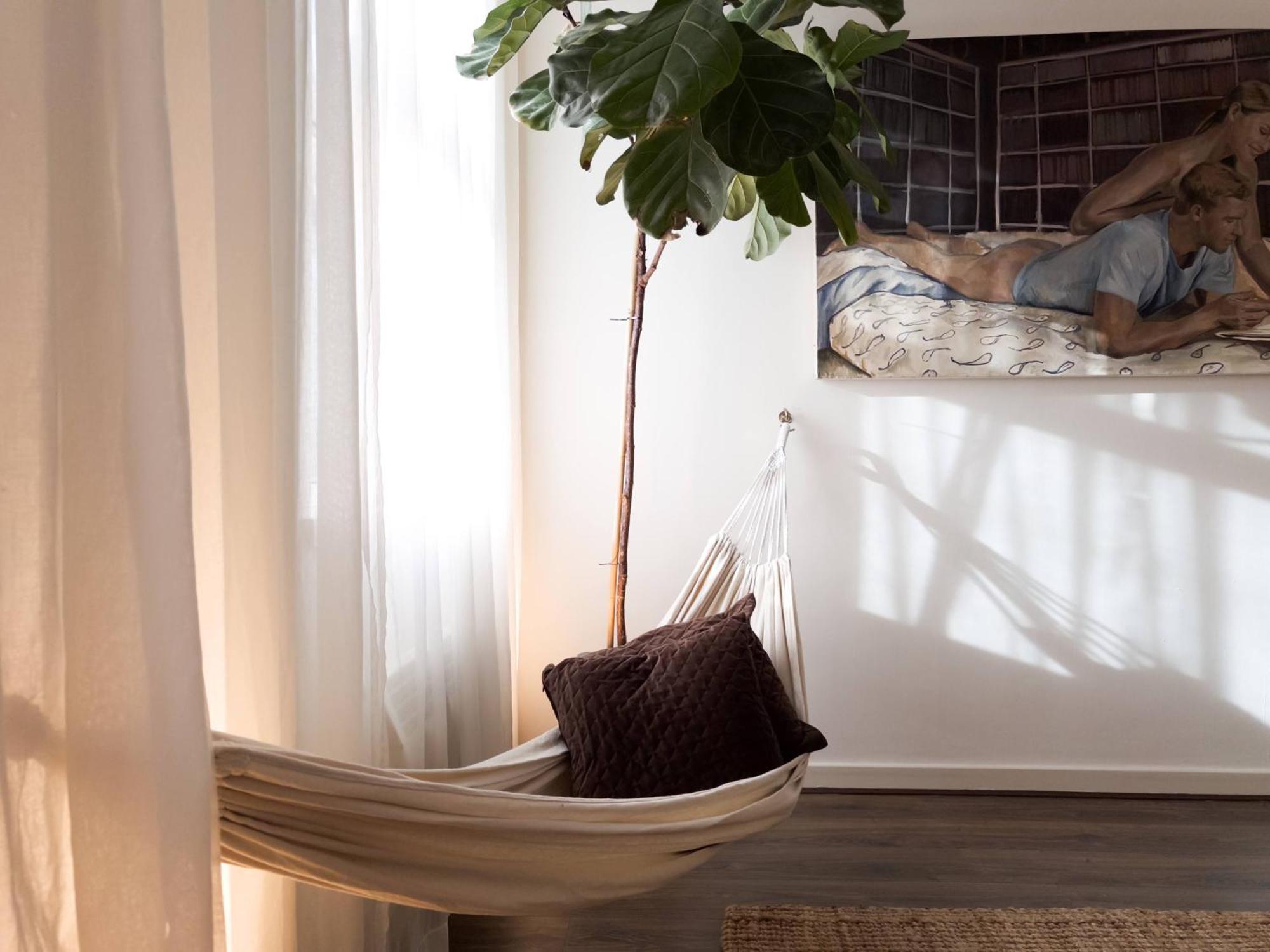 Tranquil Oasis W 100Inch Cinema & Hammock, By The Design Traveller Appartement Londen Buitenkant foto