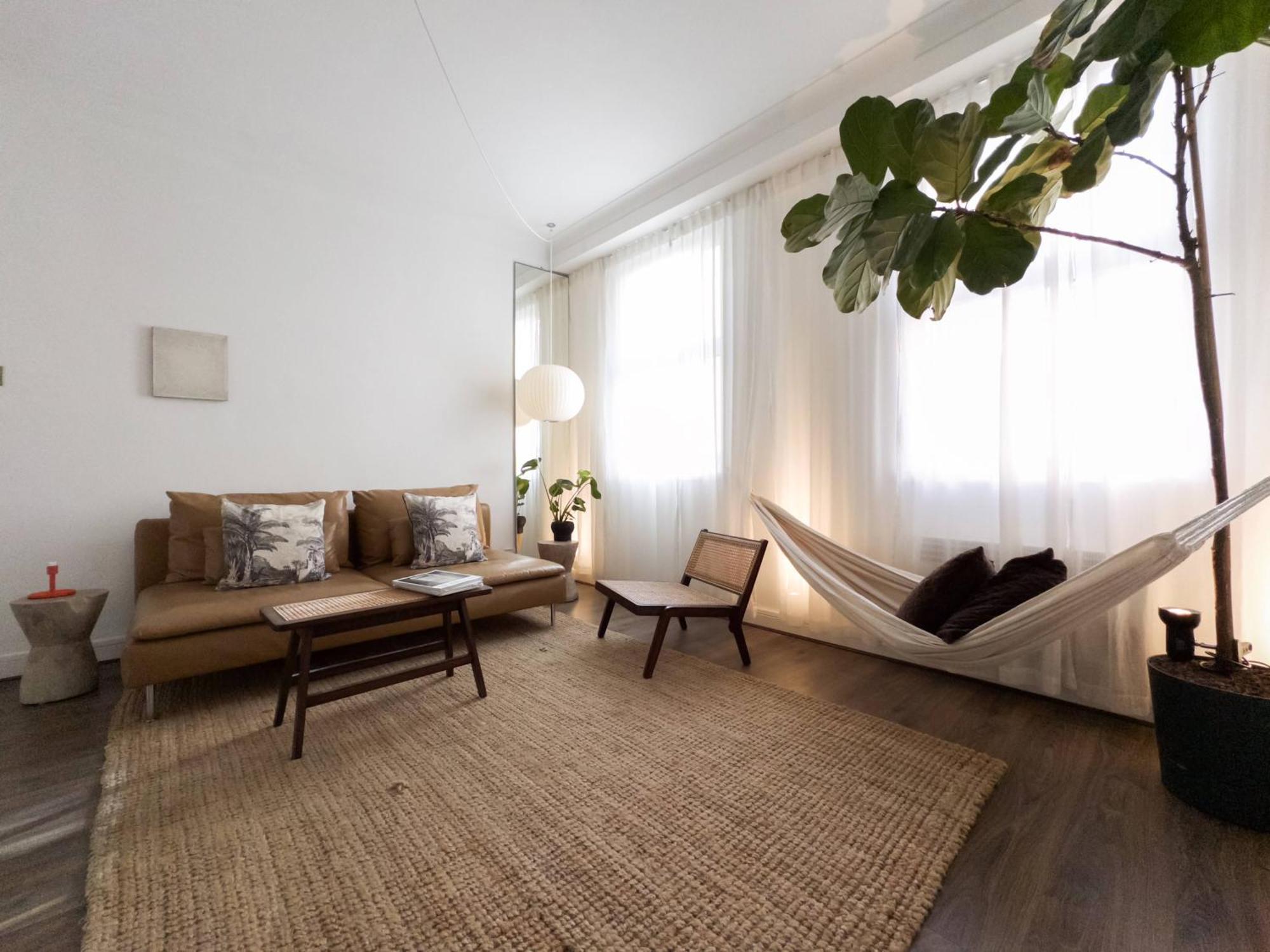 Tranquil Oasis W 100Inch Cinema & Hammock, By The Design Traveller Appartement Londen Buitenkant foto