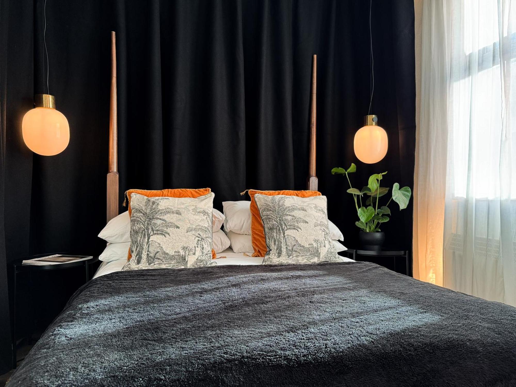 Tranquil Oasis W 100Inch Cinema & Hammock, By The Design Traveller Appartement Londen Buitenkant foto